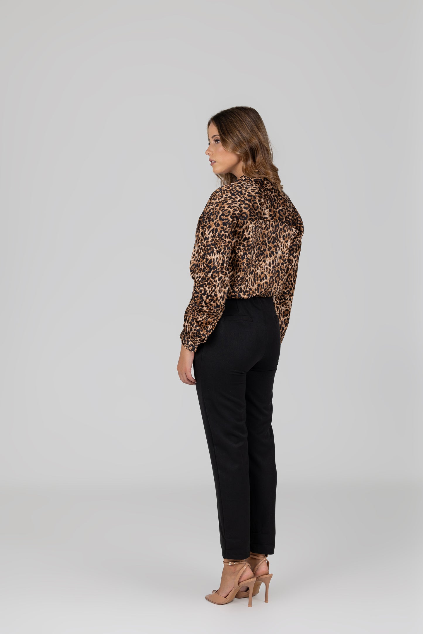 Calça preta com cinto