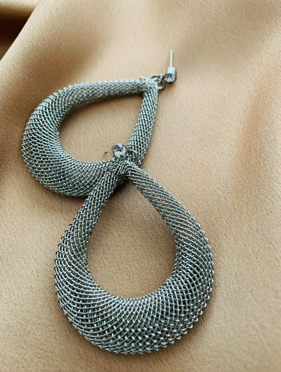 Brincos longos prateados