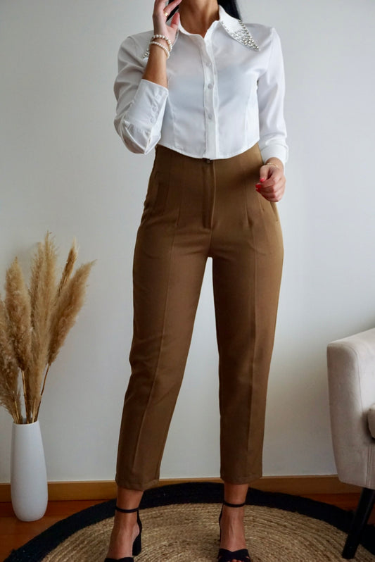 Calça cintura subida castanho