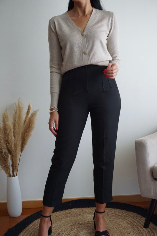 Calça cintura subida preta